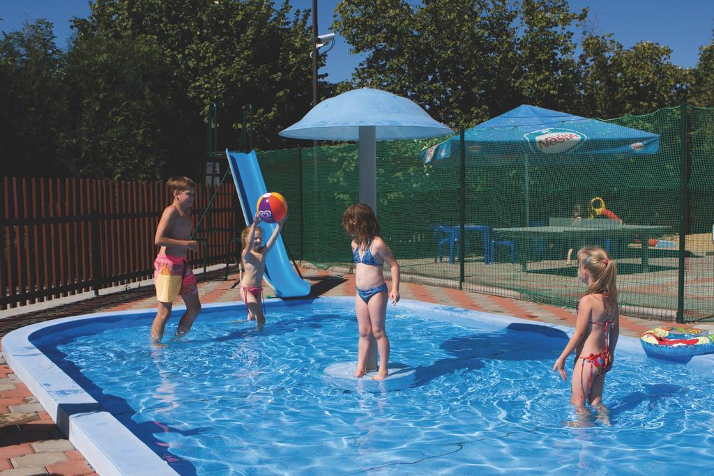 Hotel Camping Oase Praha Zlatníky Exteriér fotografie
